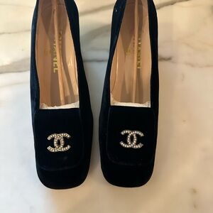 COPY - Gorgeous Nearly New Authentic CHANEL Dark Blue Velvet Heels w/Rhinestone…
